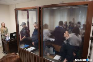 Экс-главу МЧС Кузбасса приговорили к 10,5 годам колонии после пожара в «Зимней вишне»