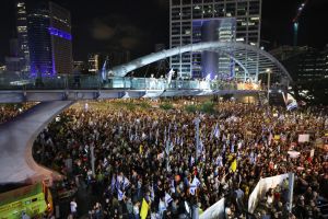 В Тель-Авиве на митинг с требованием освобождения израильских заложников вышло полмиллиона человек