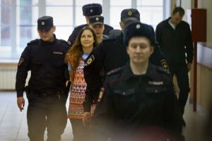 Суд в Петербурге оставил в силе приговор в 7 лет художнице Саше Скочиленко по делу о военных «фейках»